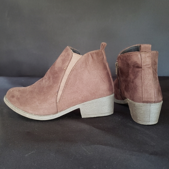 brown booties - Picture 1 of 4